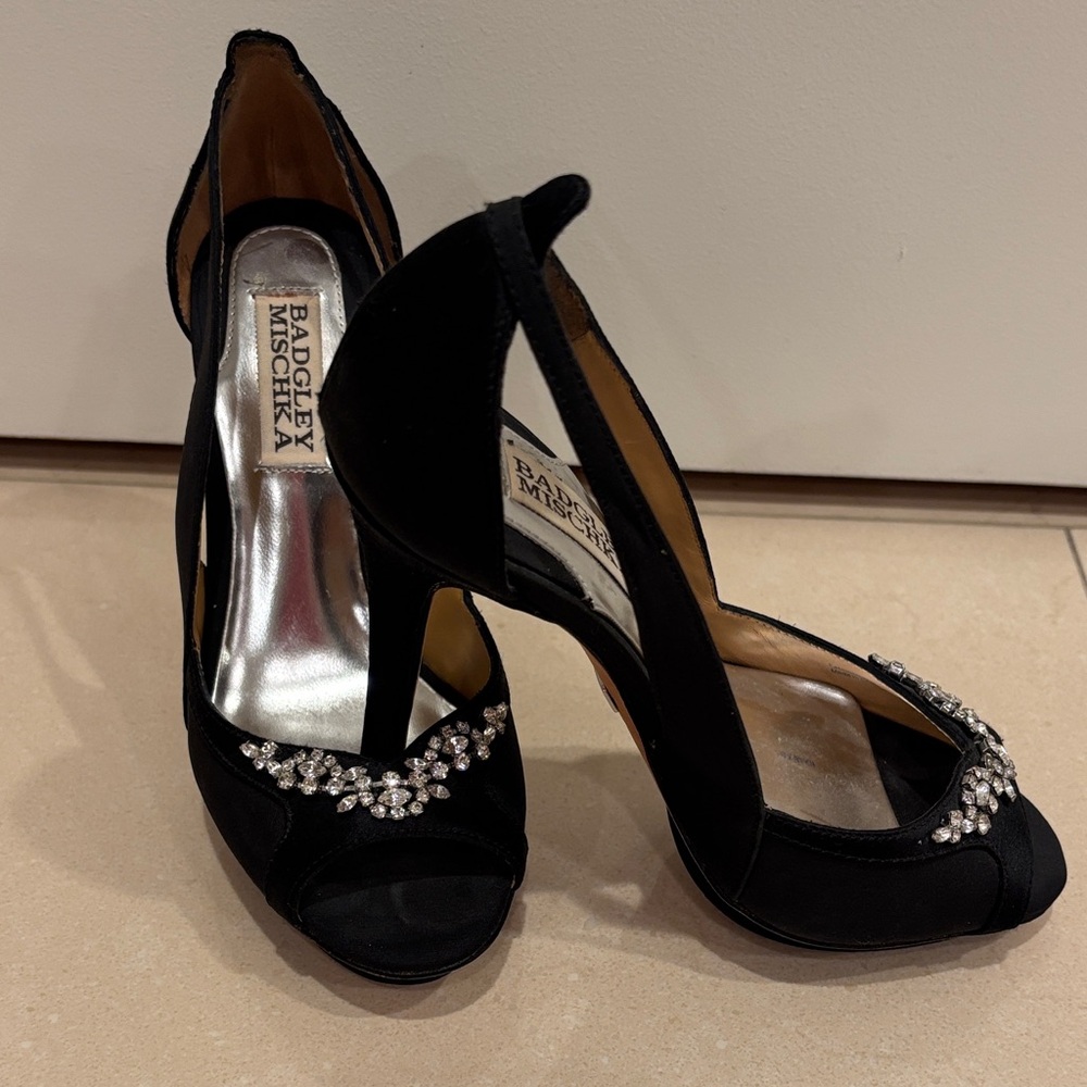 Badgley Mischka Elegant Black Heels with Silver Details
